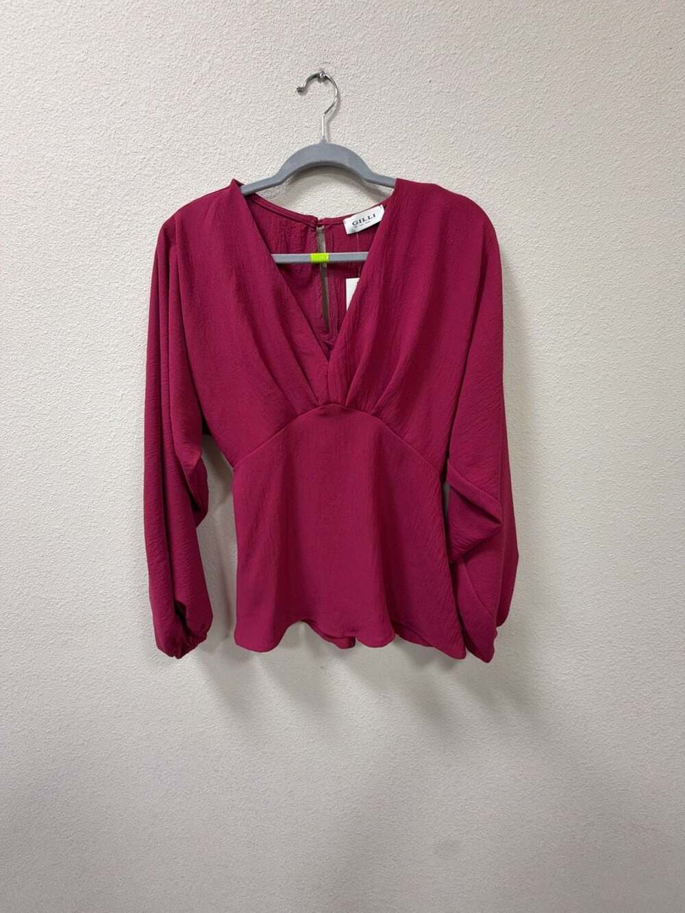 Gilli AT3323 Long Sleeve Blouse Size S Magenta V-Neck Peplum Top